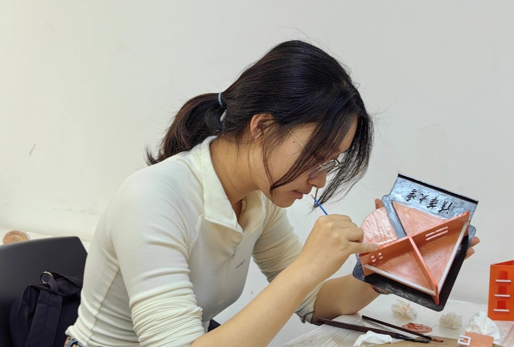 20241218-选手在现场制作作品-色播app
-图2.png