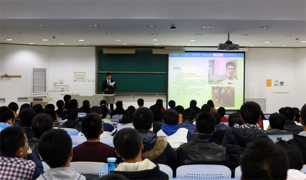 1526624163458089557.png 优良学风班答辩现场.png